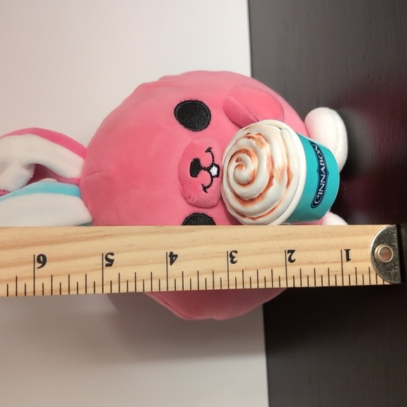 Zuru Snackles Brittany the Bunny  Plush with Cinnabon Cupcake. - Picture 8 of 8